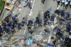 Hong Kong: Le mouvement pro-démocratie perd du terrain. Des centaines de personnes sont expulsées par la police