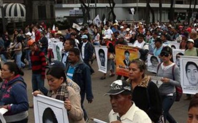 Mexique: nouvelle manifestation organisée par les familles des 43 étudiants disparus