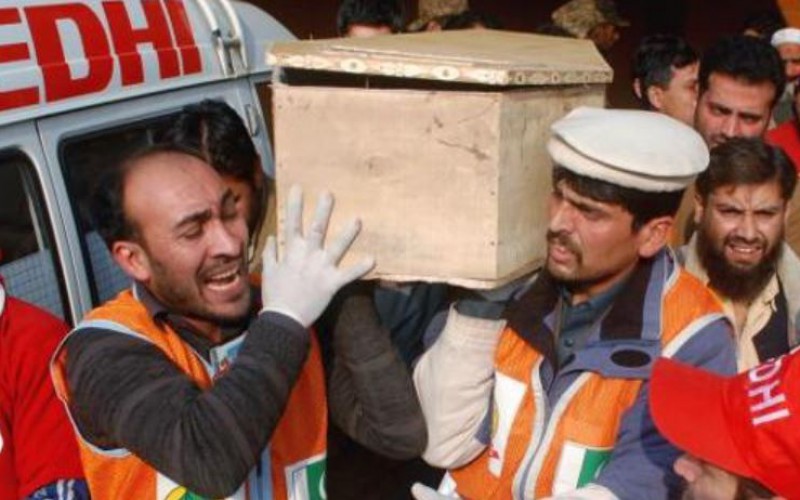 Au moins 130 morts, dont 84 enfants, dans l’attaque d’une école par des talibans au Pakistan