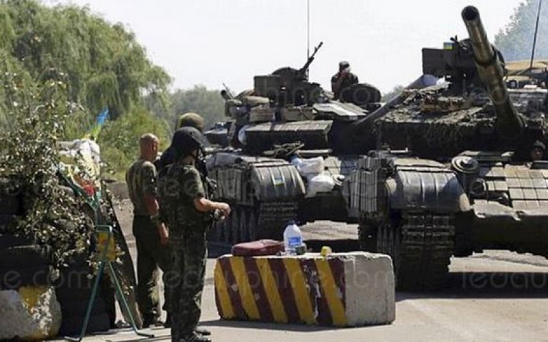 Ukraine: une attaque contre un barrage de l’armée, dix civils tués et treize autres blessés