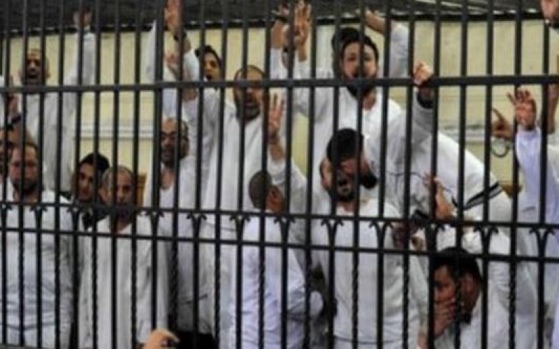 Défenseurs des droits de l’Homme dénoncent la peine de mort confirmée par un tribunal égyptien pour 183 hommes pro Morsi