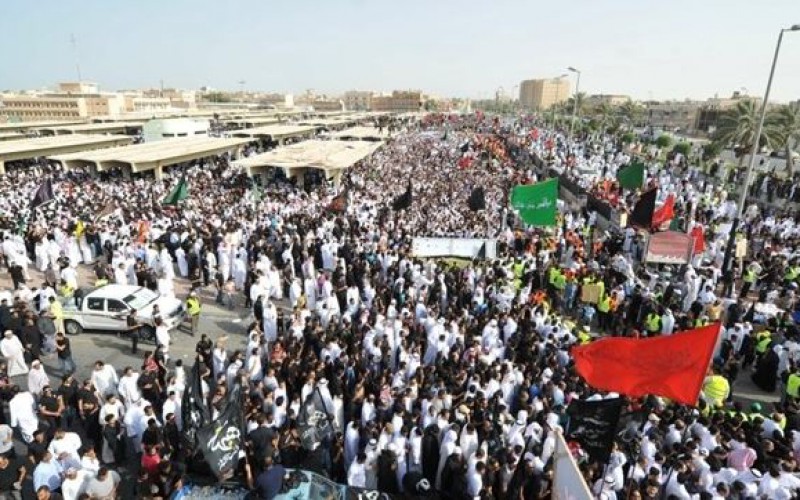 Arabie Saoudite : des dizaines de milliers de chiites se rendent aux obsèques des victimes de l’attentat