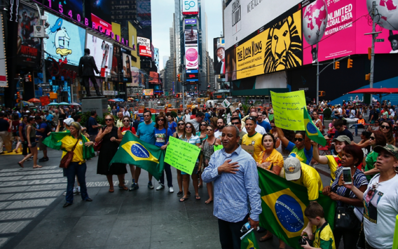 Brésil: près de deux millions de manifestants exigent le départ de la présidente Rousseff