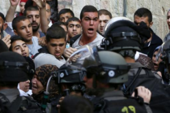 Jérusalem-est: les policiers israéliens sont entrés dans la mosquée Al-Aqsa, et provoqué des dégâts (témoins)