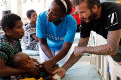 Papouasie-Nouvelle-Guinée : David Beckham et l’UNICEF aident les enfants souffrant de malnutrition