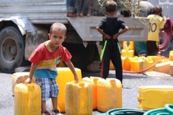 Yémen: les raids aériens de l’Arabie Saoudite ont tué une famille de cinq personnes et détruit un réservoir à Sanaa