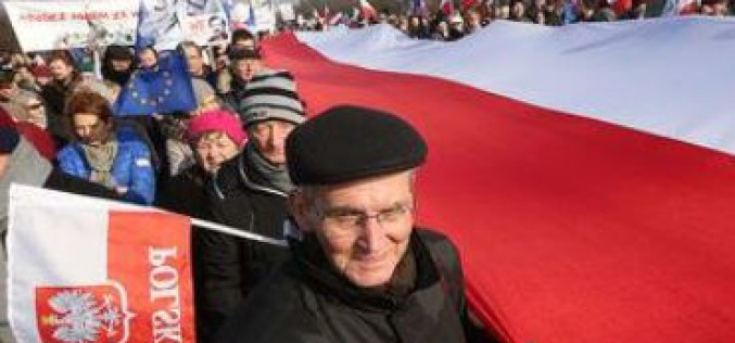 Pologne: 80 000 personnes manifestent contre le gouvernement