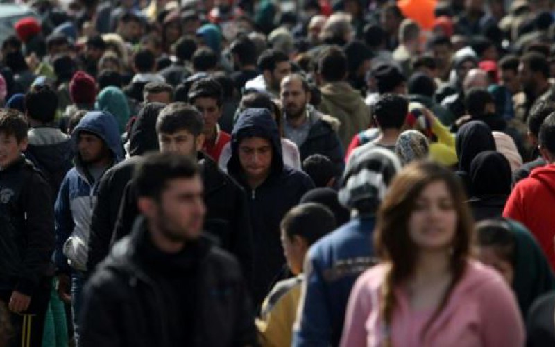 Grèce : citoyens et ONG vont au secours des réfugiés par milliers