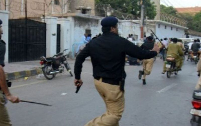 Pakistan: des manifestants attaquent une télévision privée, au moins un mort et 7 blessés