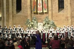 Liban : Chorale de femmes chiites chantant Noël dans une église