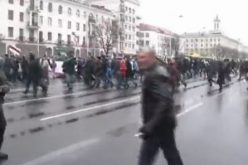 Biélorussie: des centaines de manifestants arrêtés