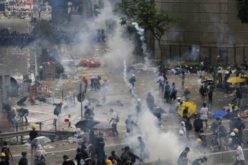 “Les violences policières continuent d’augmenter à Hong Kong et c’est la faute du Royaume-Uni qui a vendu pour presque 10 millions d’euros d’armes aux autorités hongkongaises depuis 2015 encourageant la répression contre les manifestants!”