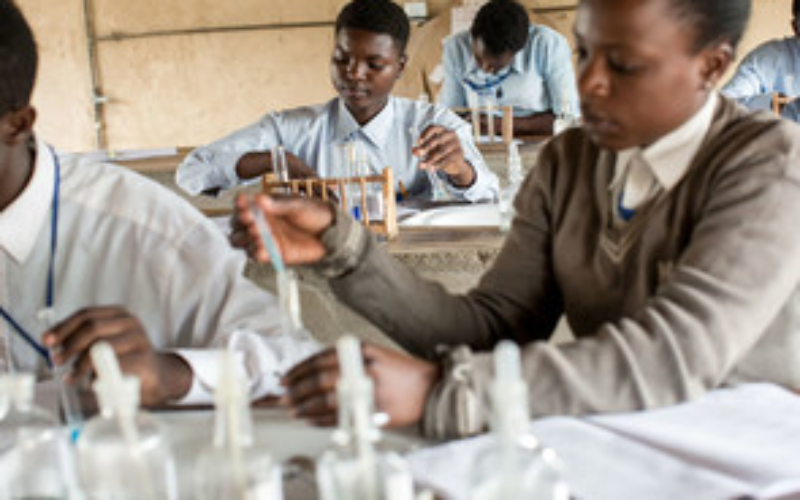 l’ONU: L’étude des sciences a un impact potentiellement transformateur sur les enfants vivant dans des zones affectées par un conflit à travers le monde
