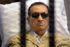 Moubarak acquitté des accusations de meurtre, colère dans des campus égyptiens