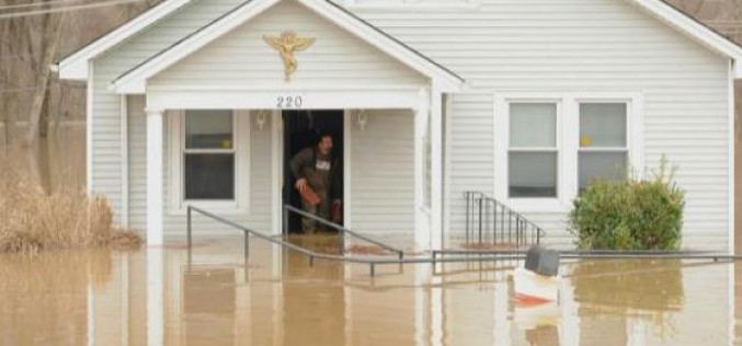 Etats-Unis: “combat contre des inondations historiques”